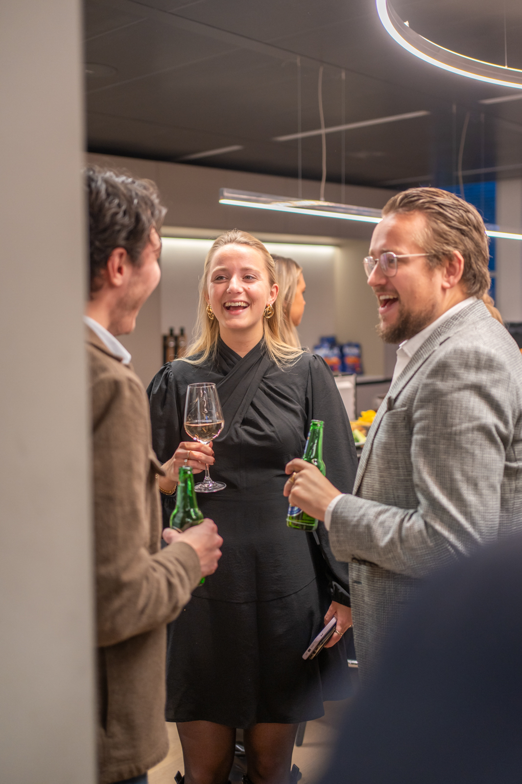 Bedrijfsevent Foto Amsterdam gemaakt door Sanne Johanna Molenaar zakelijke fotografie beschikbaar in heel nederland.